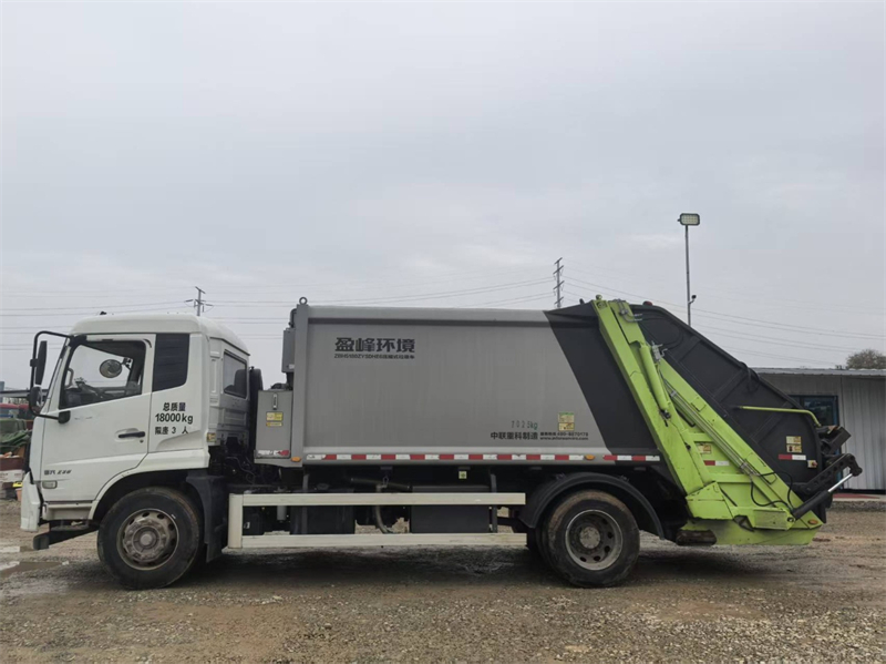 新到一臺東風(fēng)天錦中聯(lián)15方壓縮垃圾車可租可售